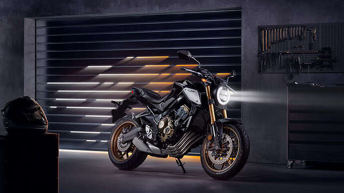 honda cb650r fondo garaje.jpg